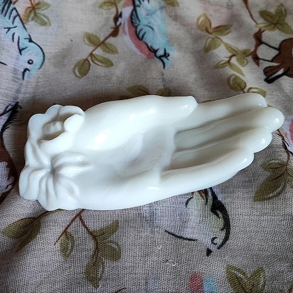 Avon? White Milk Glass Open Single Hand Fingers Trinket Soap Dish Floral Leaves